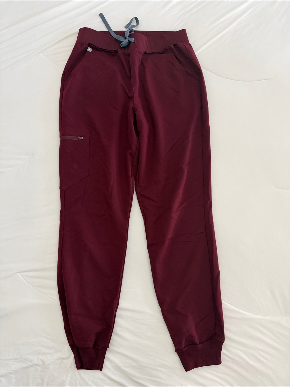 FIGS Women's V-Neck Scrub Top and Jogger Set in Burgundy - Picture 5 of 6